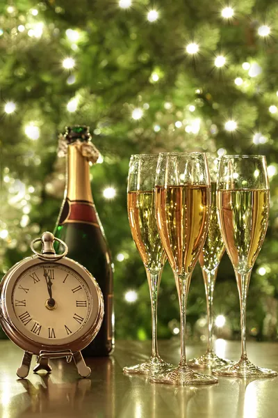 Бокалов шампанского на новый год — стоковое фото